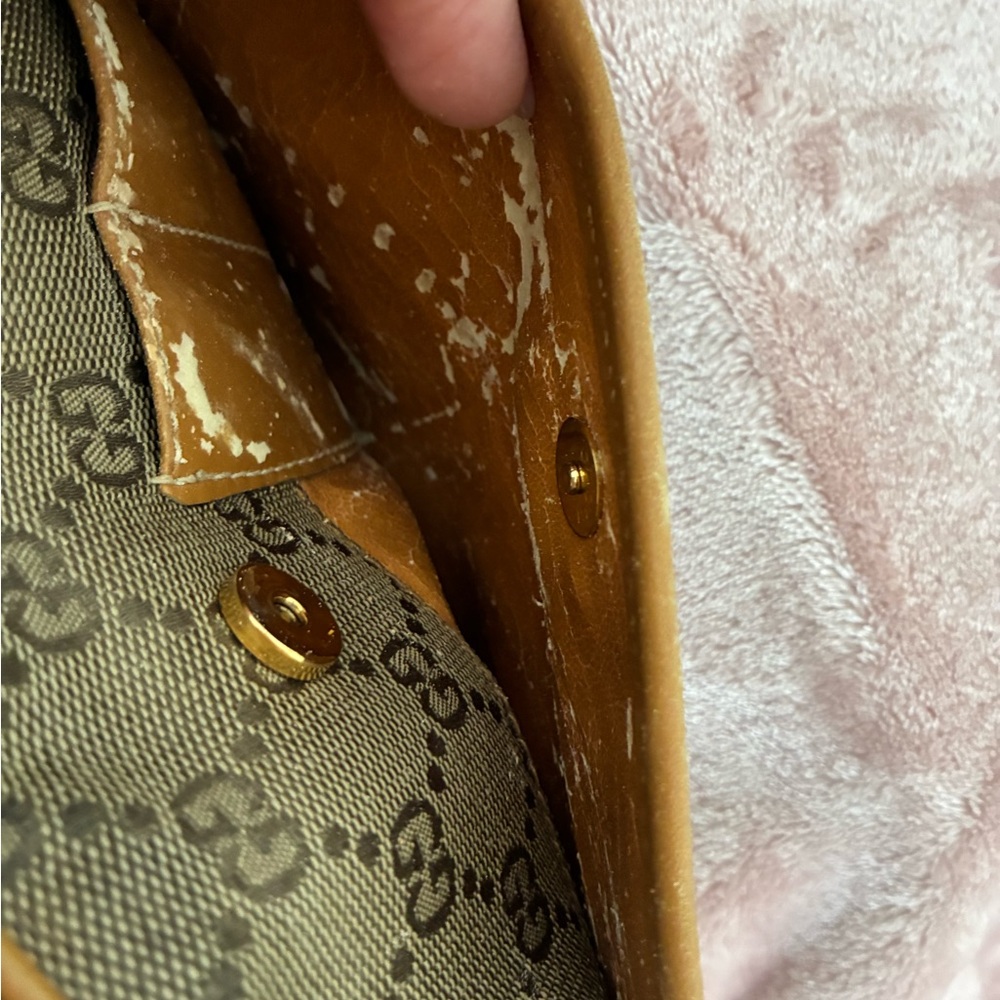 Authentic Gucci Tan and Brown Vintage Crossbody Bag - Rare - Picture 16 of 16
